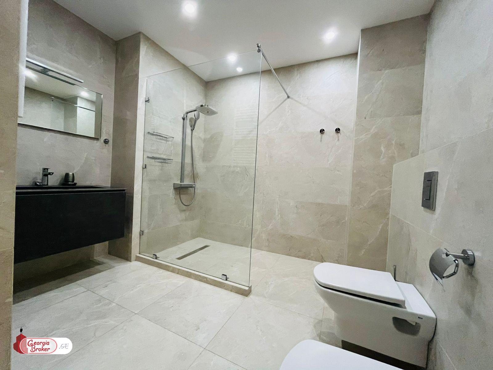 продается квартира с новым ремонтом 6-комнат